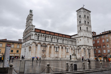 Fototapeta na wymiar San Michele church in Lucca