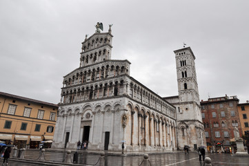 Fototapeta na wymiar San Michele church in Lucca