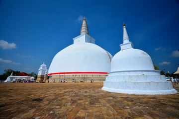 Ruwanweli dagoba stupa at Anuradhapura, Sri Lanka - obrazy, fototapety, plakaty