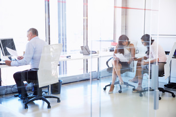 Fototapeta premium Group of people working in a modern office