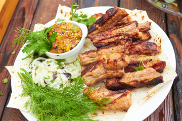 grilled ribs on fire with vegetables