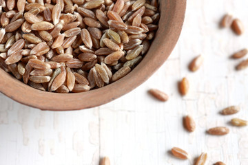 Grünkern in Gefäß