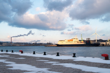 冬の港