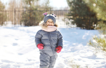 Fototapeta na wymiar Child laughing and having fun in sunny winter day