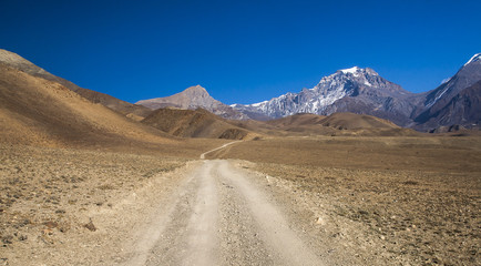 Fototapeta na wymiar Tibetan Plateau between the villages Jhong and Kagbeni