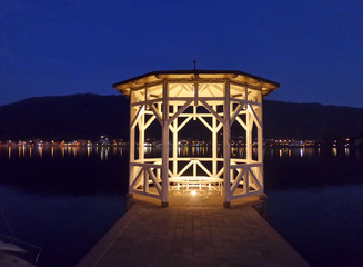 Chiosco sul lago d'iseo