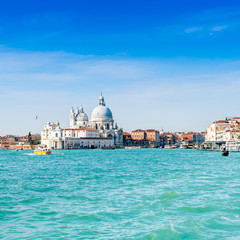 Fototapeta na wymiar Grand Canal et Santa Maria de la Salute à Venise, Italie