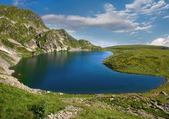 Fototapeta na wymiar Babreka )Kidney) lake in Rila mountan, Bulgaria