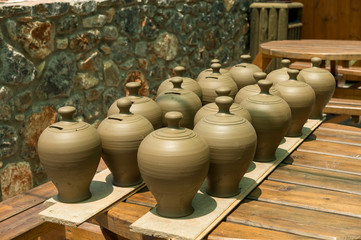 Fototapeta na wymiar Many pots kept for drying in the sun