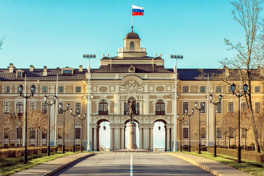Константиновский дворец