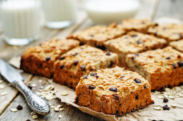 pumpkin cinnamon chip oatmeal bars