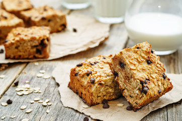 pumpkin cinnamon chip oatmeal bars