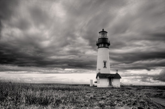 B&W of lighthouse in Newport, Oregon.