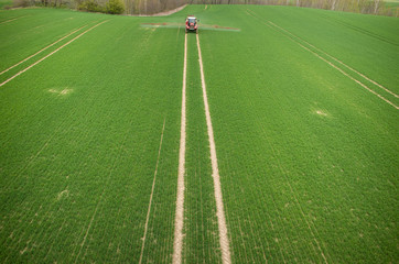 Obraz premium Aerial view of the tractor