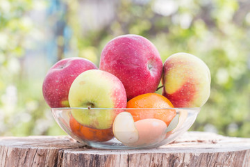 Fresh ripe red apples in bowl