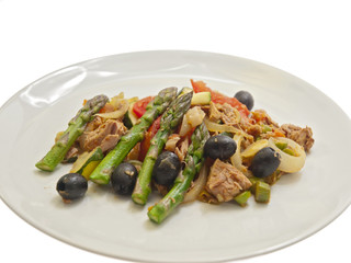 tuna with asparagus & mediterranean vegetables
