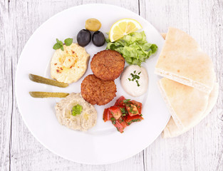 falafel, hummus and pita bread