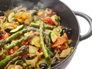 tuna with asparagus & mediterranean vegetables