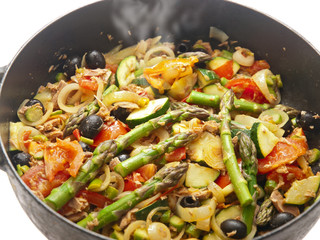 tuna with asparagus & mediterranean vegetables