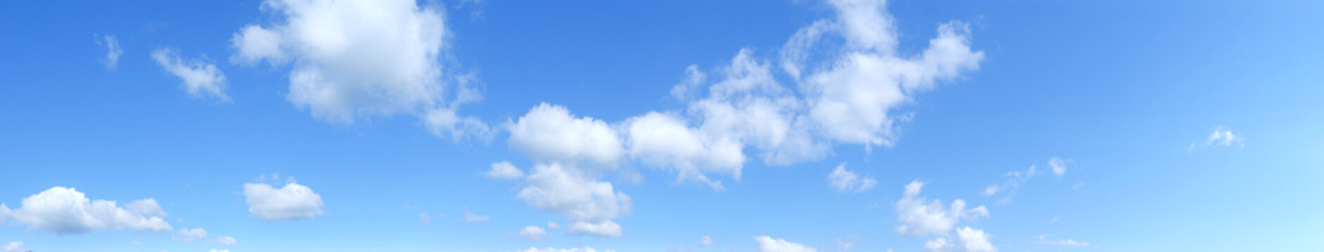 Panoramica di un cielo con nuvole