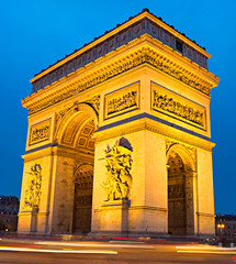 Fototapeta na wymiar Triumphal Arch at dusk, Paris