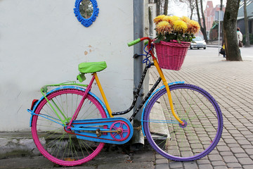 Fototapeta na wymiar Bike with flowers outdoors