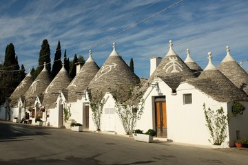 Fototapeta na wymiar Alberobello Häuserreihe