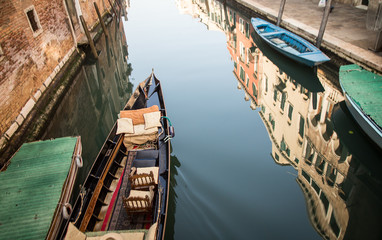 Fototapeta na wymiar gondola on the canal