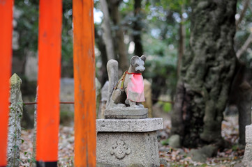 稲荷神社の狛狐-3