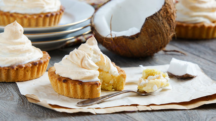 tartlets with coconut cream and meringue