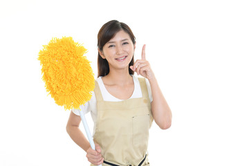 掃除をする女性