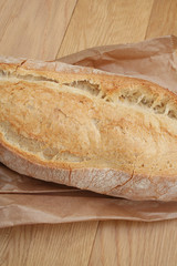 forma di pane su tavolo di legno
