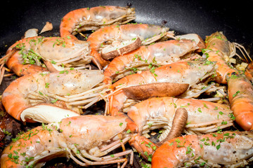 Baked king prawns in pan