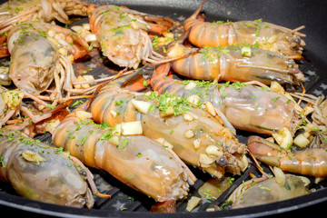 Baked king prawns in pan