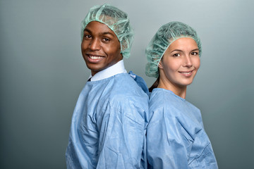 Afrikanischer Arzt und Krankenschwester