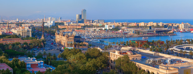 Naklejka premium Panoramic view of Barcelona city from Montjuic mountain.