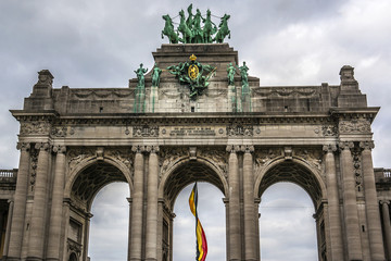 Fototapeta na wymiar Triumphal arch (Arc de Triomphe) in Cinquantenaire park Brussels