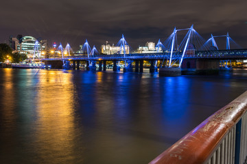 Fototapeta na wymiar The Jubilee Bridge in London at night.