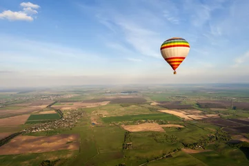 Abwaschbare Fototapete Luftsport Blauer Himmel und Heißluftballon