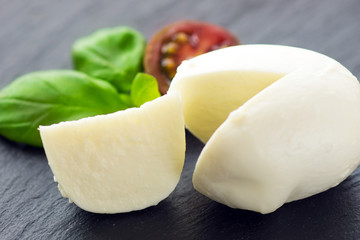Mozzarella and bazil 