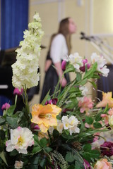 Flowers on the frontground and concert on the background