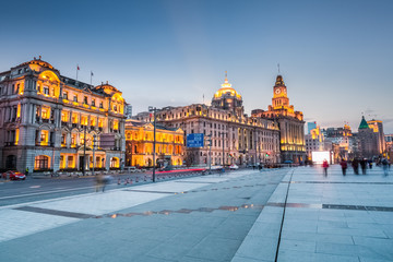 beautiful shanghai bund in nightfall - obrazy, fototapety, plakaty