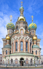 Fototapeta na wymiar Собор Спас-на-крови на фоне голубого неба. Санкт-Петербург