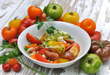 assiettes de tomates avec variétés différentes