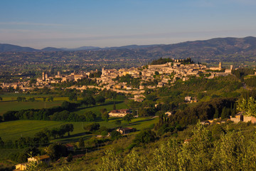 Fototapeta na wymiar Foto panoramica di Spello in Umbria