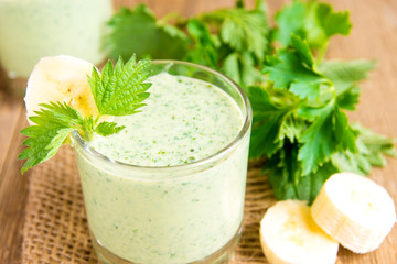 Banana smothie with greens