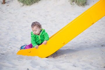 Fototapeta na wymiar Baby in the beach