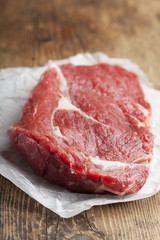 Rohes saftiges Rindersteak