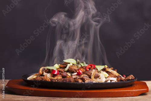 &amp;quot;dampfendes Hähnchengericht mit Nudeln&amp;quot; Stockfotos und lizenzfreie ...