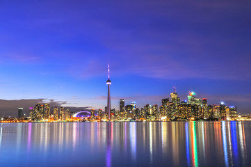 Obraz na płótnie Canvas Toronto skyline at night
